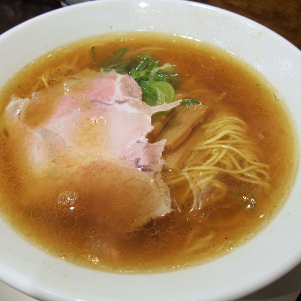 「醤油拉麺 850円 + ビール（クーポン）」@中洲きりんの写真