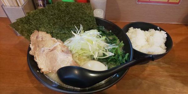 「極楽塩+サービスライス」@横浜家系らーめん 極楽家の写真