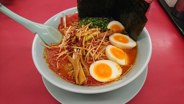 「ウルトラ激辛ラーメン のり 味付け玉子」@山岡家 狭山店の写真