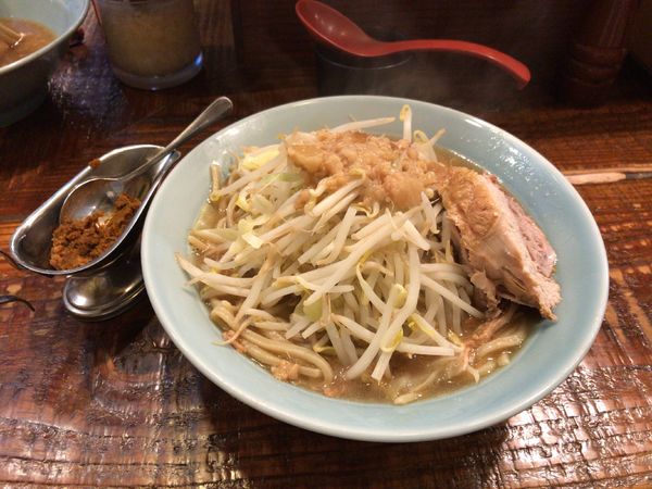 「小ラーメン(800円)+カレーペースト半分(100円)」@立川マシマシの写真