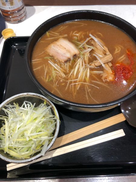 「大盛り950円+ネギトッピング150円」@もちもちの木 イオンモール春日部店の写真