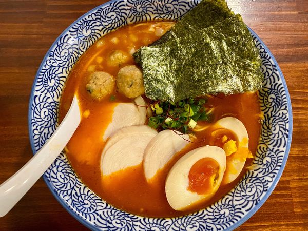 「濃厚辛鶏白湯そば全部のせ(激辛) ¥1,050」@麺屋きよたかの写真