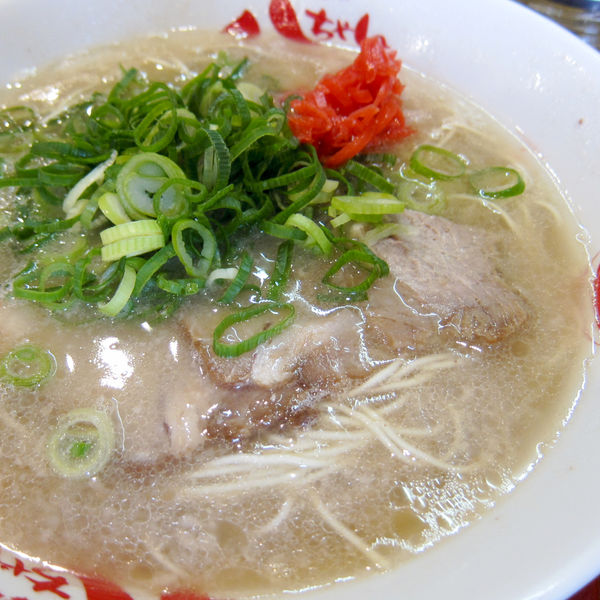 「豚骨ら~めん 650円」@太宰府八ちゃんラーメン 天神店の写真