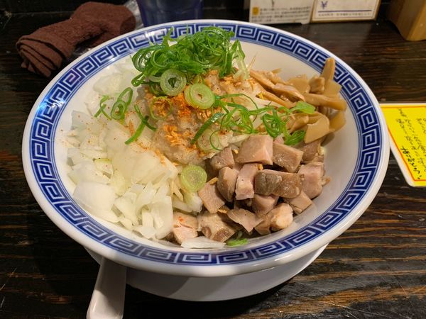 「背脂煮干あぶらそば+玉ねぎ増し+トマ玉ドボンごはん」@背脂煮干中華そば 心やの写真