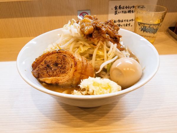 「ラーメン並(ヤサイニンニクアブラ)+卵」@ラーメン つる家の写真