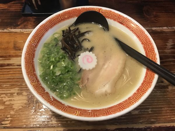 「博多ラーメン＋クーポン替え玉」@たつ屋の写真