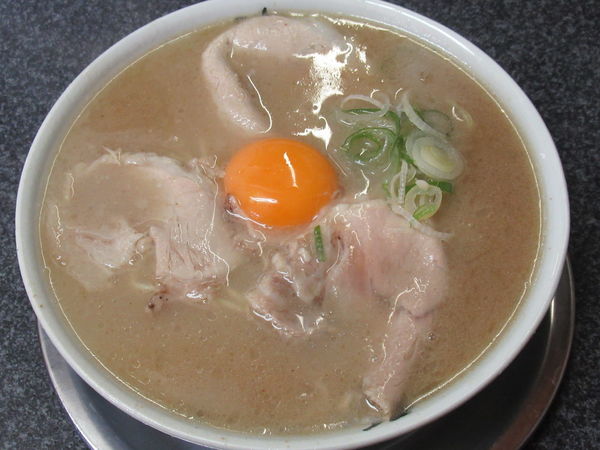 「玉子入りラーメン（730円）」@いちげん。の写真