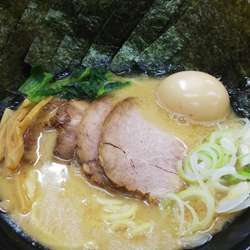 みそ豚骨+特トッピング 910円