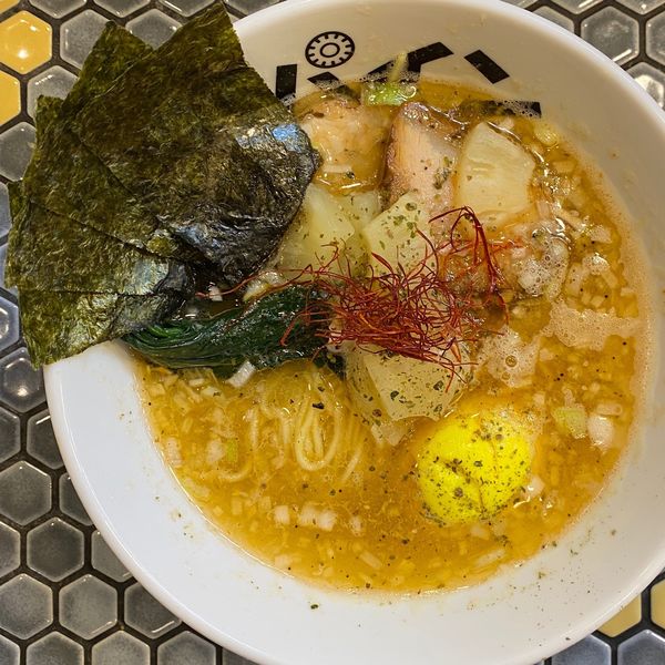 「海老塩ラーメンいっぱいん」@パイナップルラーメン屋さん パパパパパインの写真