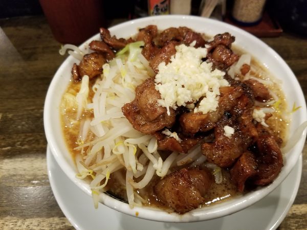 「ホルモン次郎 大盛り」@麺屋 GOO ～noodle house～の写真
