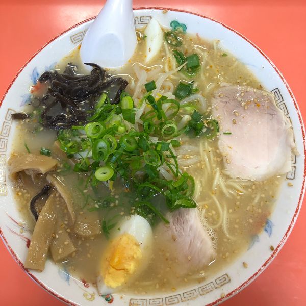 「特製ラーメン＋大盛り」@珉子 小倉店の写真