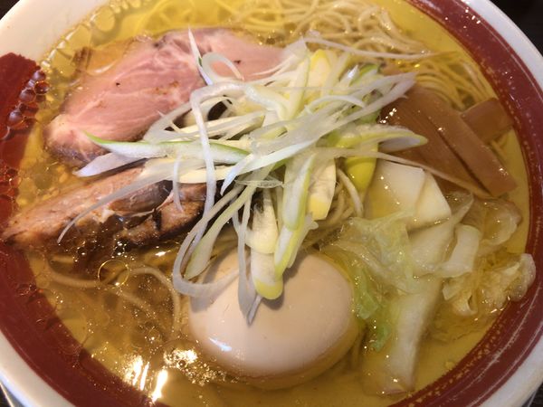 「鶏塩ラーメン700円＋味玉ラーパス無料」@ら〜めん剣豪の写真