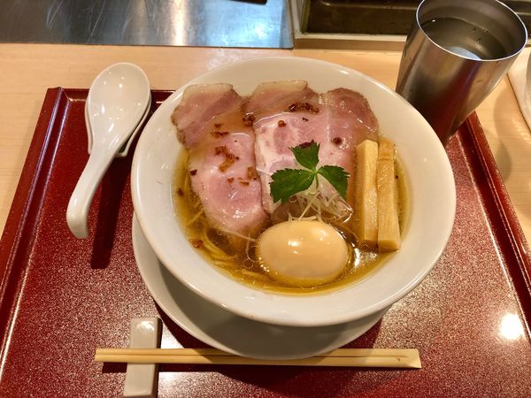「中華そば・味玉」@麦と麺助 新梅田中津店の写真