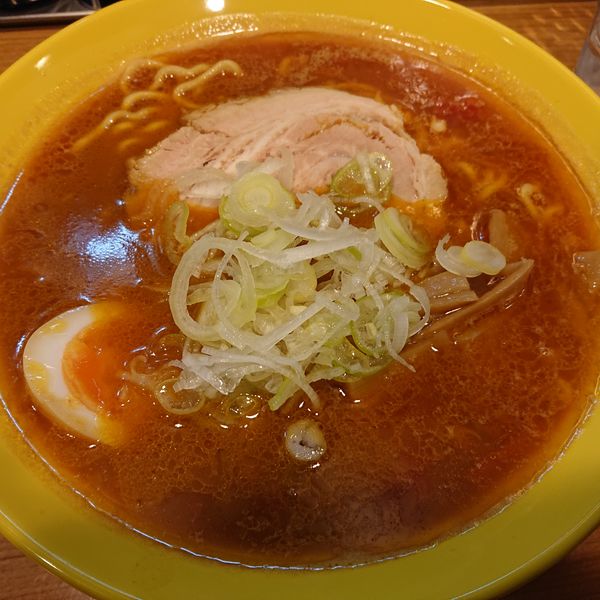 「トマトカレーラーメン(800円)」@通 ラーメン4つ星の写真