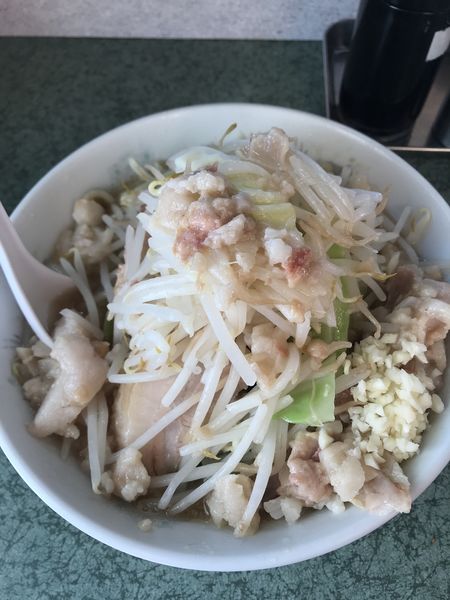「ラーメン、ヤサイ、ニンニク、背脂塊」@ラーメン二郎 新宿小滝橋通り店の写真