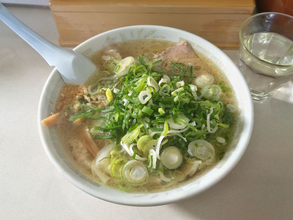 「塩チャーシューワンタン麺」@支那そば一麺 下広岡店の写真
