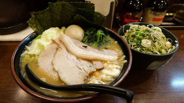 「とき卵ラーメンSP+大盛り+ネギめし」@ラーメン 大山家 昭島店の写真
