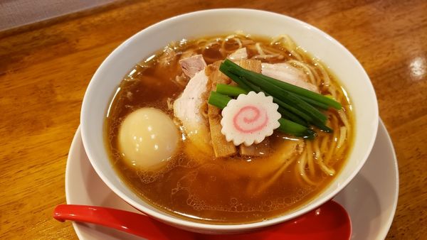 「醤油中華そば+味玉930円」@味六屋の写真