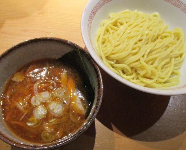 「辛味つけ麺（並・あつもり）820円」@つけ麺屋 やすべえ 西池袋店の写真