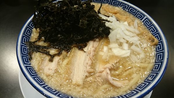 「背脂中華そば バラ海苔（900円）」@新潟発祥 なおじ 糀谷店の写真