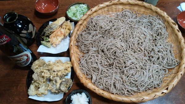 「蕎麦一升+野菜天+舞茸天+辛味大根+瓶ビール」@いづるやの写真
