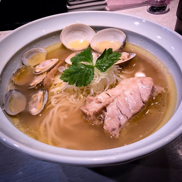 「厚切りチャーシュー貝だし塩そば」@贔だしやの写真