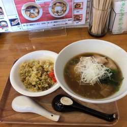 あっさり醤油ラーメン(時期限定)　半チャーハン
