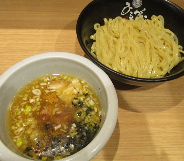 「塩つけ麺（あつもり）800円」@ひるがおの写真