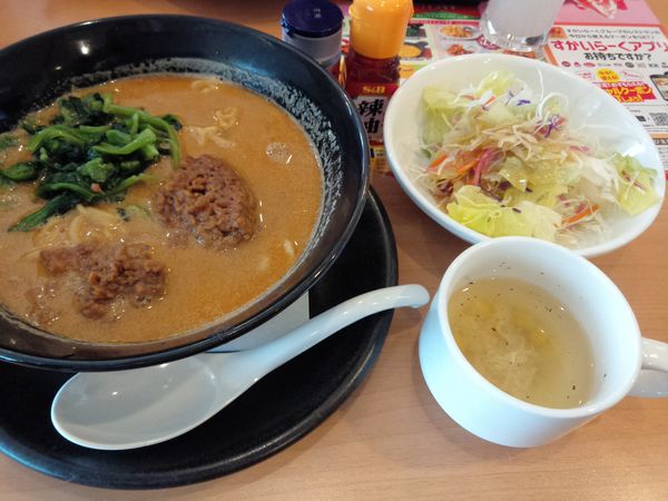 「ピリ辛肉味噌担担麺ランチ８２３円」@ガスト 荒川町屋店の写真