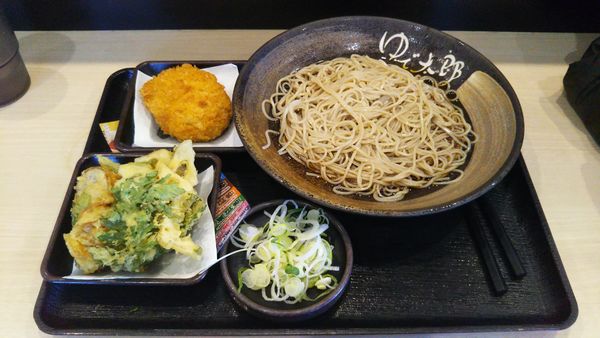 「帆立と春菊のかきあげそば、コロッケ(クーポン)」@ゆで太郎 谷田部店の写真