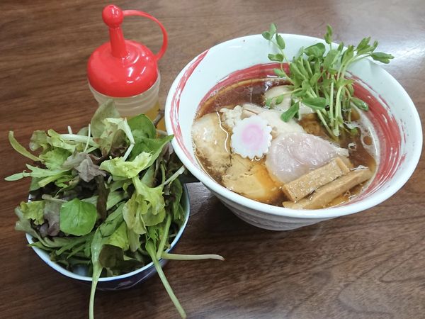 「【限定】純鶏中華＋有機栽培ベビーリーフサラダ」@4代目松屋食堂の写真