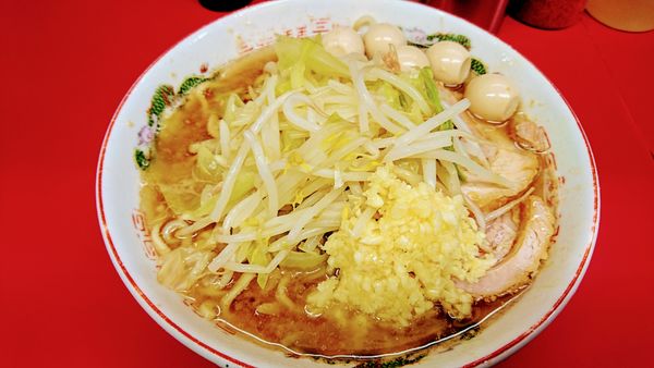 「らーめん(麺・ヤサイ少なめ・ニンニク増し)+うずら卵」@ラーメン二郎 湘南藤沢店の写真