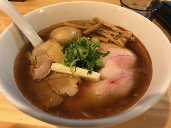 「らーめん正油+味玉¥850+¥100」@川の先の上の写真