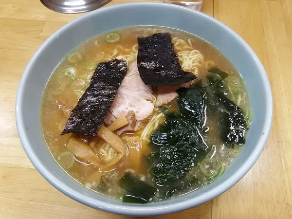「らーめん中（1.5玉）700円」@自家製麺 らーめん・つけ麺専門店 一本槍の写真