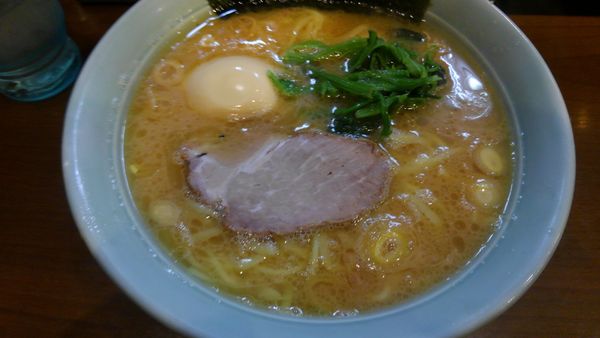 「ラーメン中　味玉」@寿々㐂家 曙町店の写真