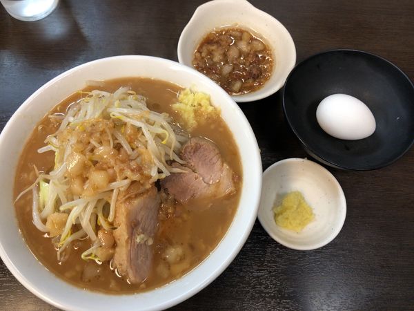 「ラーメン半分」@ラーメンどでん 大宮店の写真