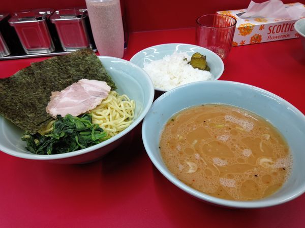 「つけ麺 並650円硬め濃いめ多めライス」@横浜ラーメン 武蔵家 北千住西口店の写真