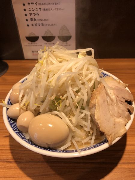 「豚玉ラーメン＋うずら」@びんびん豚の写真