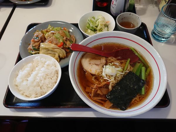 「日替わりセット 800円」@手もみラーメン もりもり亭の写真