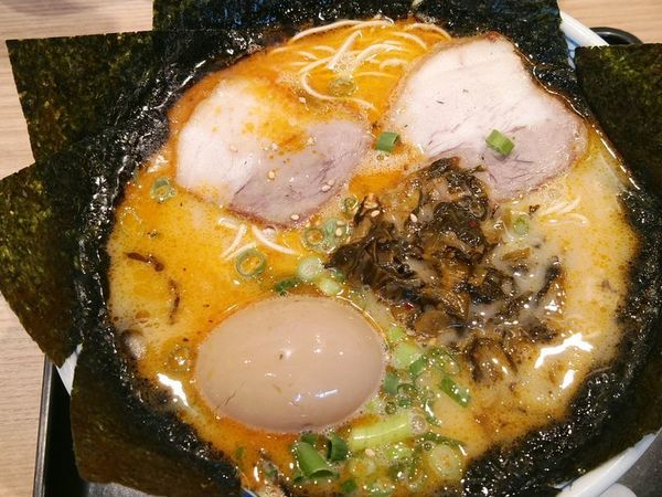 「からか麺＋味玉」@由○ 品川港南店の写真