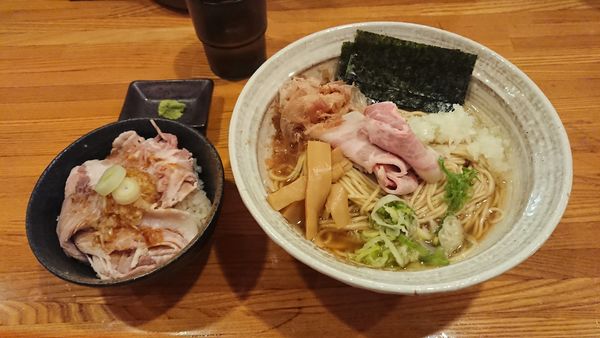 「【限定】キス煮干しそば（中）930円+低温チャー丼 350円」@麺屋 ひな多の写真