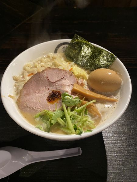 「鶏白湯野菜盛ラーメン+味玉」@らーめん愉悦処 鏡花の写真