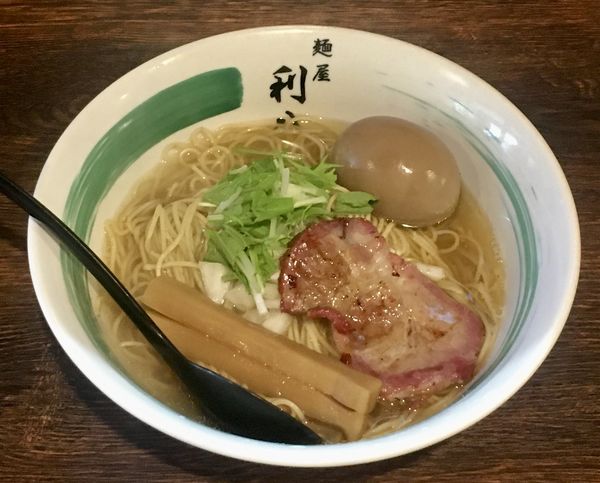 「オリーブいりこの煮干そば【限定】+味玉」@自家製麺 麺屋 利八の写真
