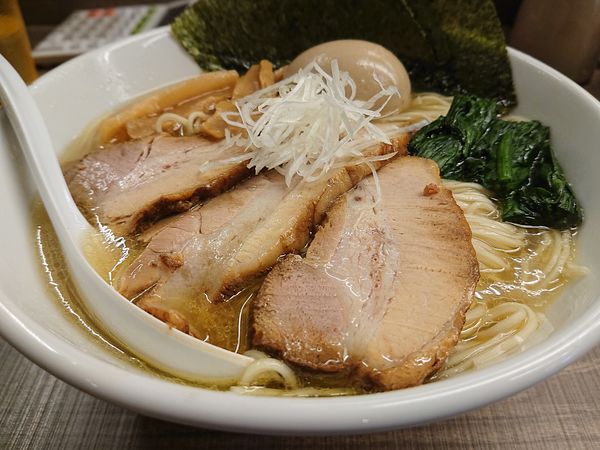 「海の塩中華そばスペシャル(中盛り)」@東大和ラーメン大冬樹Season2の写真