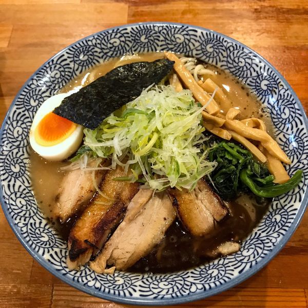 「ちゃーしゅーめん大盛(こってり、にんにく油)」@麺屋青山 臼井店の写真