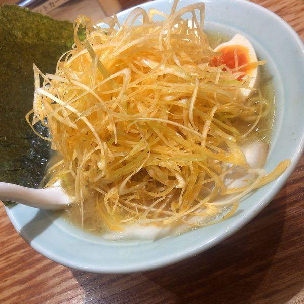 「ネギラーメン　味玉(半玉)トッピング」@横浜らーめん 壱八家 本厚木店の写真