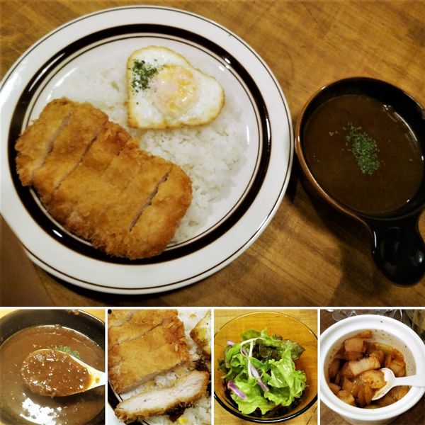 「チキンカツレツとフライドエッグのくろーばーカレー 1000円」@カレークローバーの写真