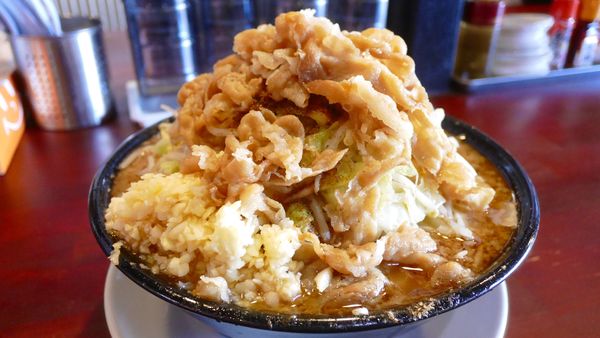 「ムツこいがの肉‼¥1,050／麺大盛半玉¥100／全マシ¥0」@マルトクラーメンの写真