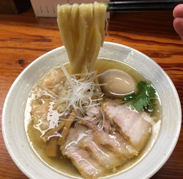 「特製塩らーめん/炙り肉飯/缶ビール」@純手打ち 麺と未来の写真