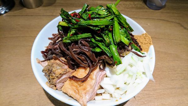 「たまラーメン(アブラ増し)+辛ニラ･キクラゲ」@MEN YARD FIGHTの写真
